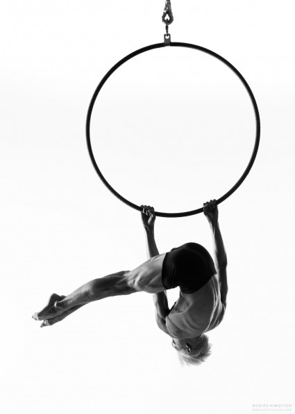 Scott Eaton's Bodies in Motion project - B&W Male Aerial hoop, anatomy